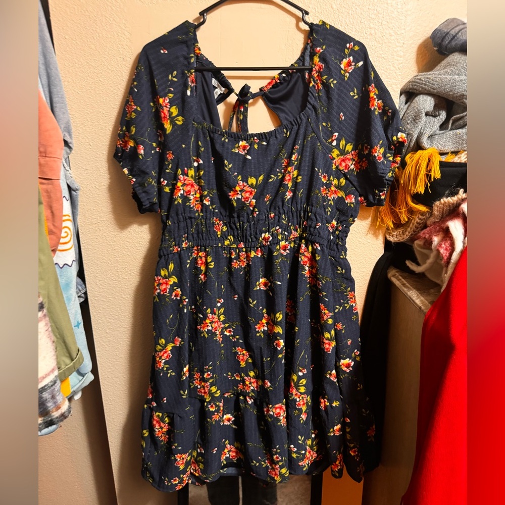 Blue dress with floral pattern. Size XL.